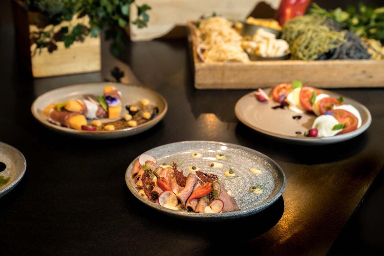 เป็ปเปอร์ เวย์เมาท์ แอดิเลด Hotel ภายนอก รูปภาพ A selection of tapas