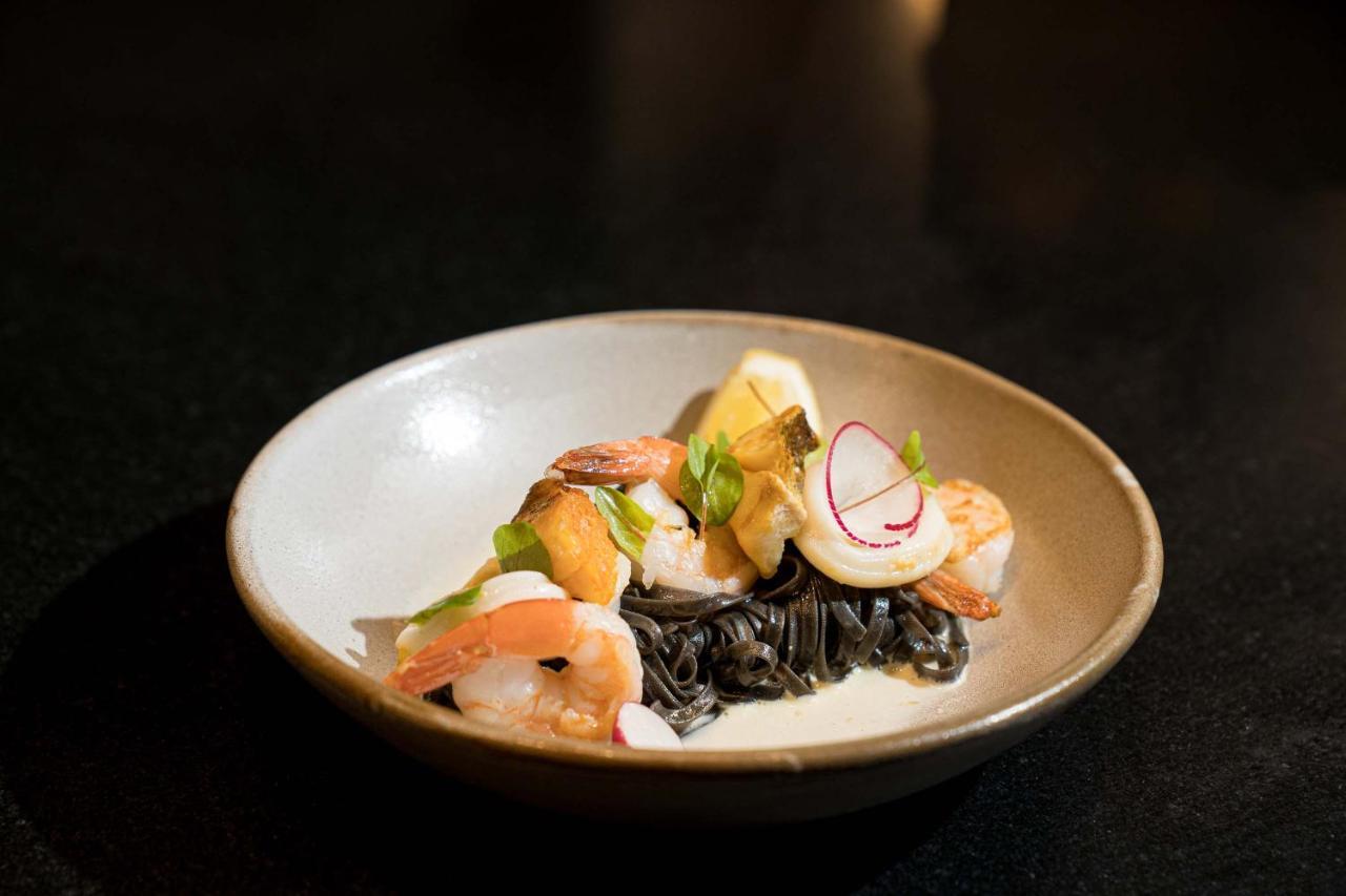 เป็ปเปอร์ เวย์เมาท์ แอดิเลด Hotel ภายนอก รูปภาพ A dish at the restaurant