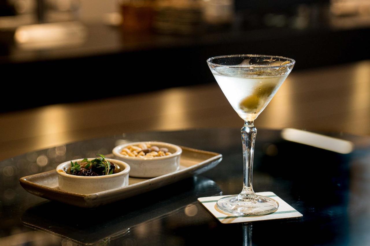 เป็ปเปอร์ เวย์เมาท์ แอดิเลด Hotel ภายนอก รูปภาพ A Vesper cocktail