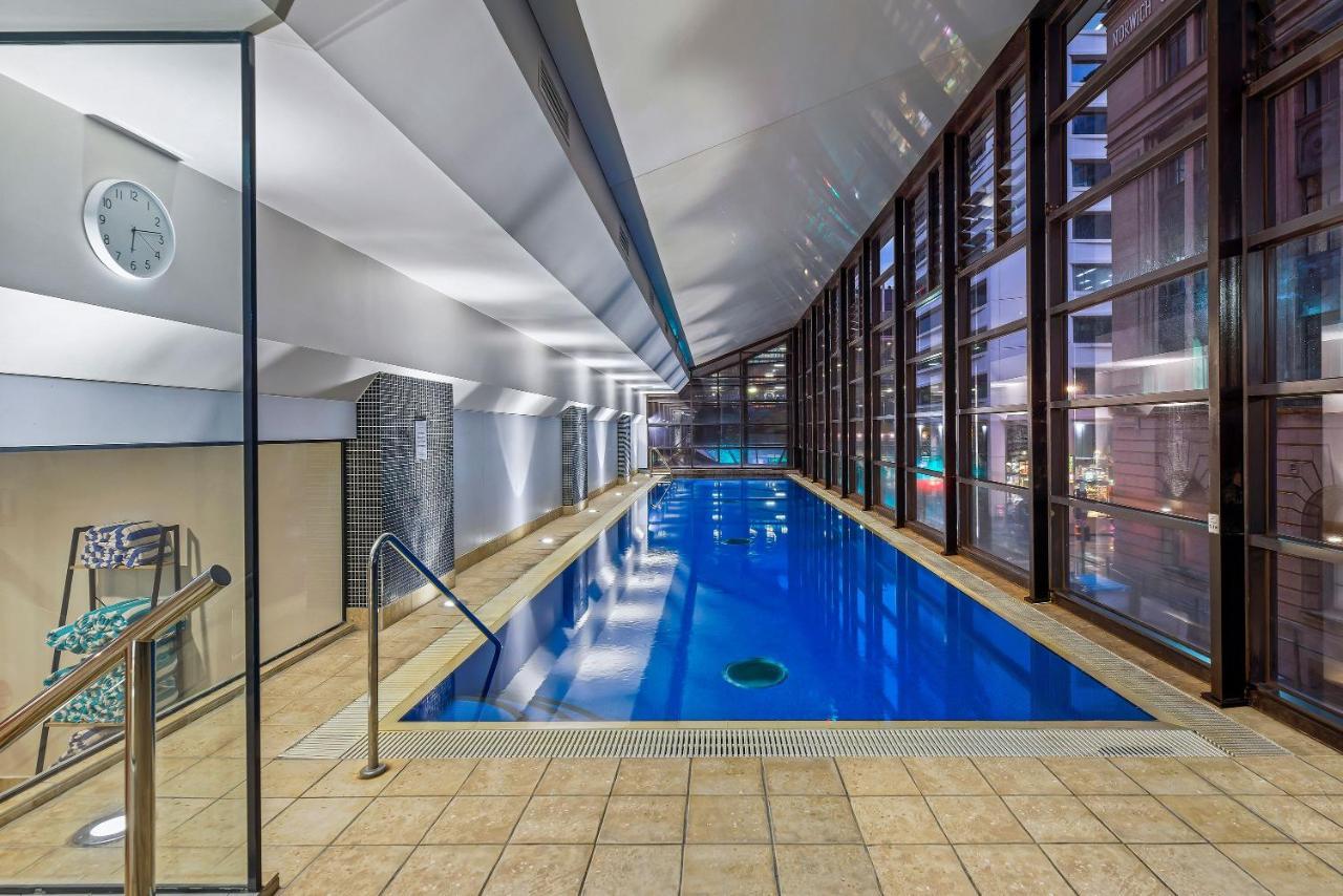 เป็ปเปอร์ เวย์เมาท์ แอดิเลด Hotel ภายนอก รูปภาพ The pool at the Ritz-Carlton, Melbourne