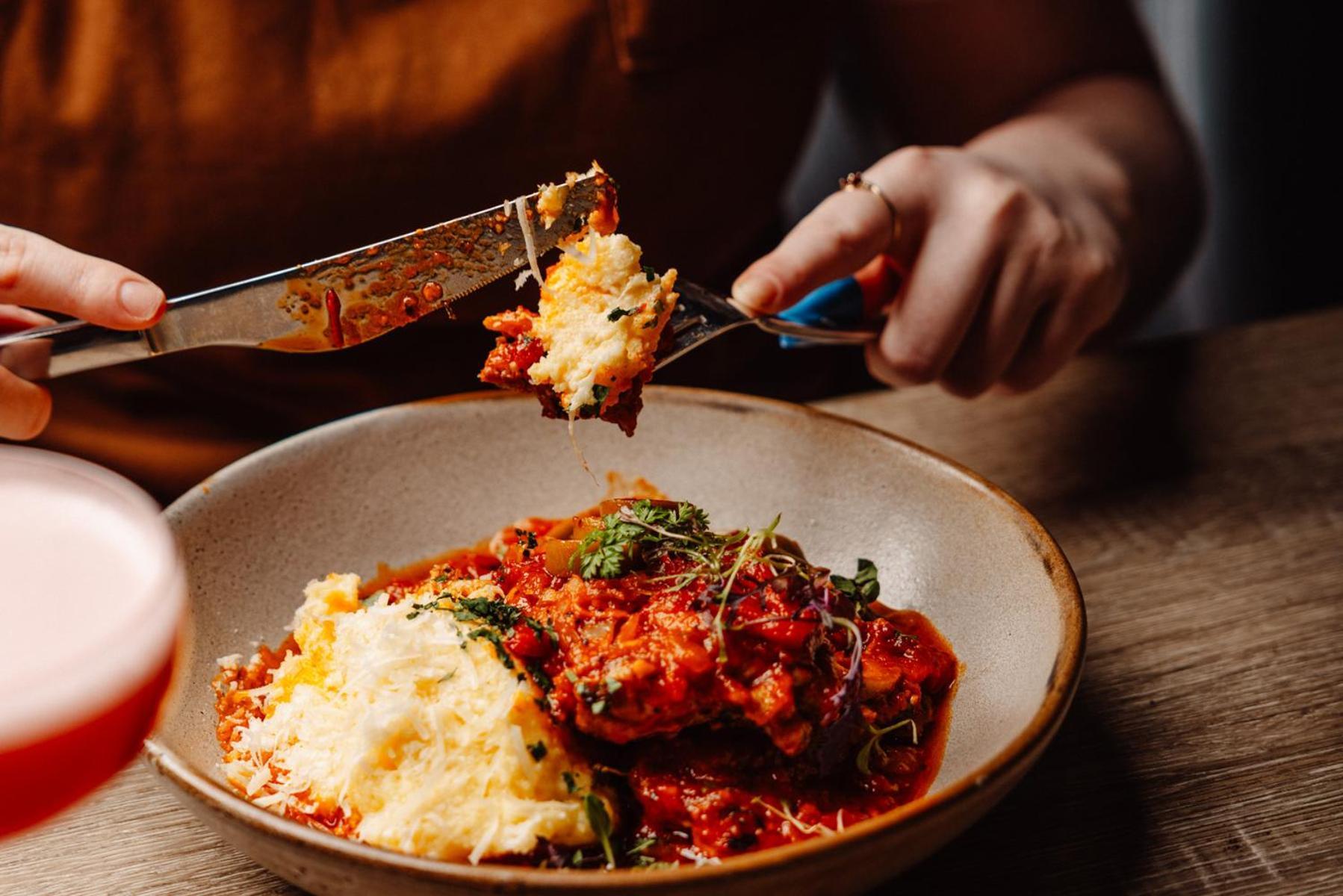 เป็ปเปอร์ เวย์เมาท์ แอดิเลด Hotel ภายนอก รูปภาพ Aubergine parmigiana